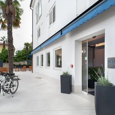 Hotel Boutique Lili 4*