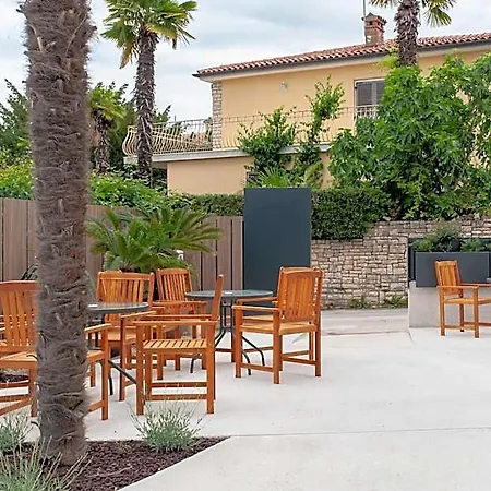 Hotel Boutique Lili 4*
