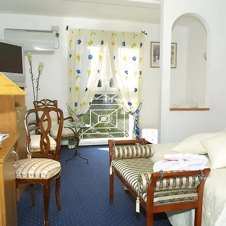 Boutique Lili Ξενοδοχείο 4*