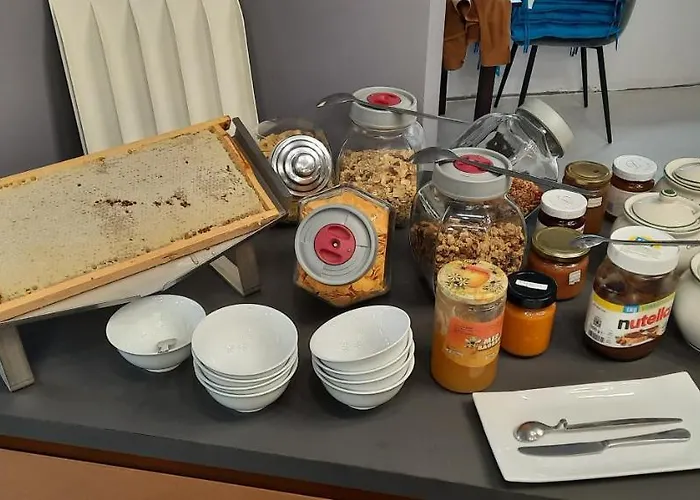 מלון Boutique Lili 4*