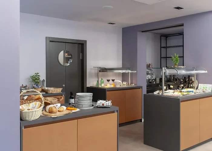 מלון Boutique Lili 4*