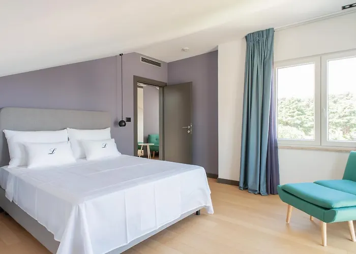 מלון Boutique Lili 4*