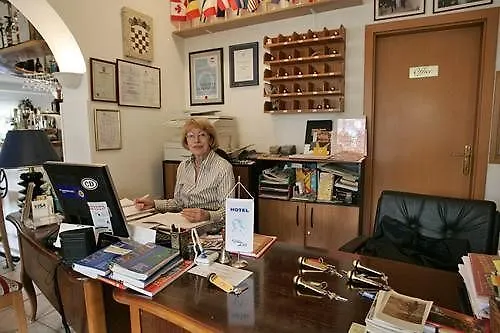 Boutique Lili רוביני